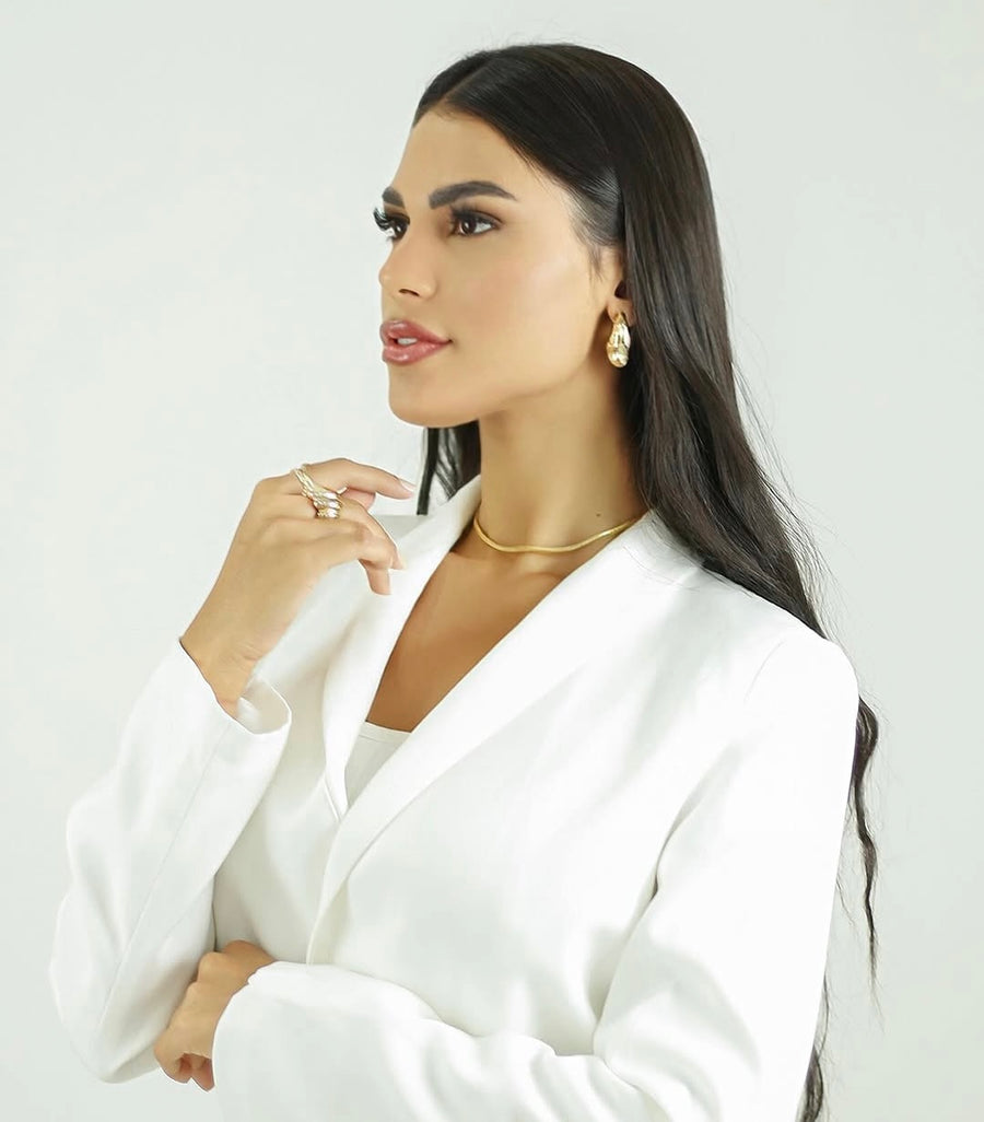 Modelo usando acessórios Super Lu